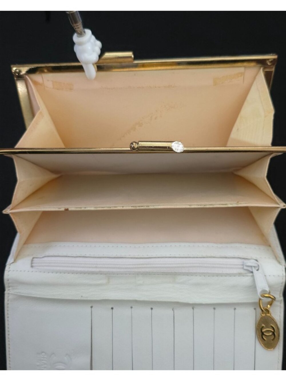 Vintage Chanel White Caviar Leather Bifold Clutch Wallet CC Logo - Picture 5 of 11